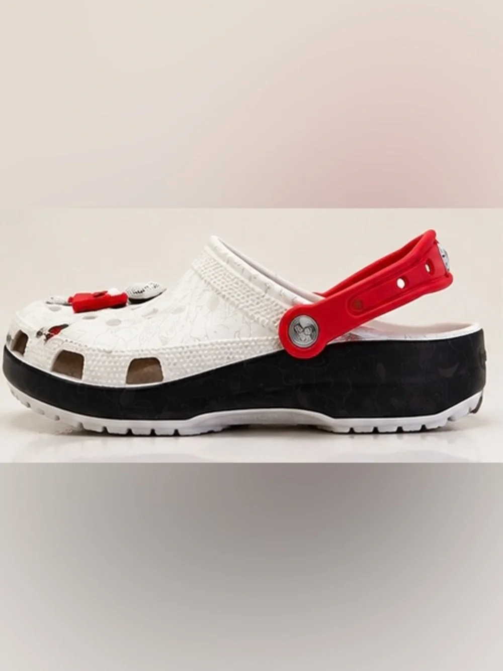 Crocs x Peanuts Snoopy Classic Clog Multi Jibbitz New in Box